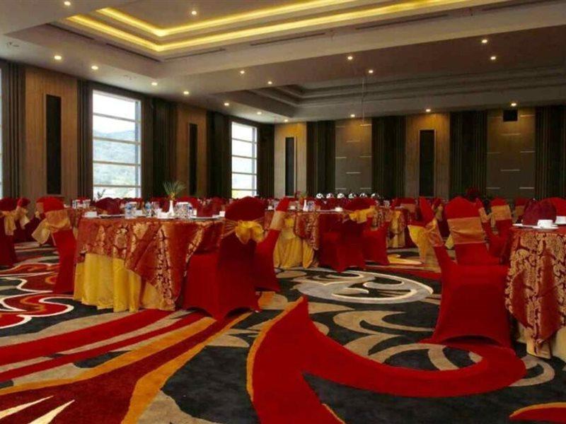 Aston Gorontalo Hotel & Villas Экстерьер фото